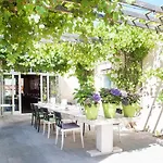 Victoria Hotel 3*