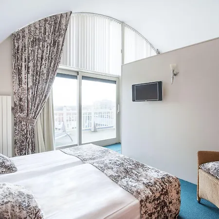 Victoria Hotel 3*