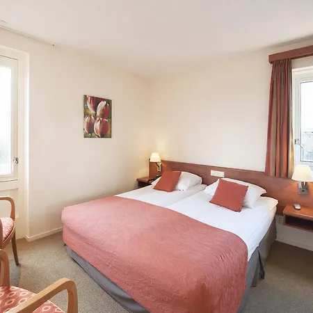 Victoria Hotel 3*