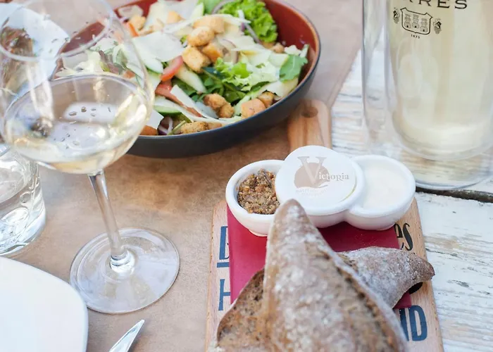 Victoria فندق 3*